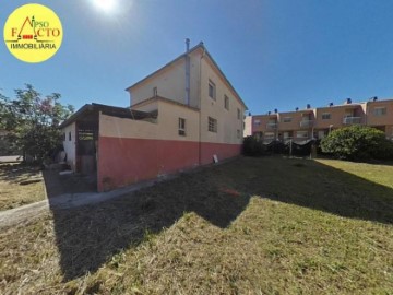 House 3 Bedrooms in Grup Solivent