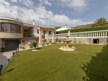 House 4 Bedrooms in Urbanización Valle del Puntal