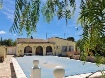 House 5 Bedrooms in els Campellos