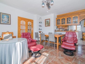 House 4 Bedrooms in Caparacena