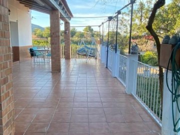 House 4 Bedrooms in Pedralba