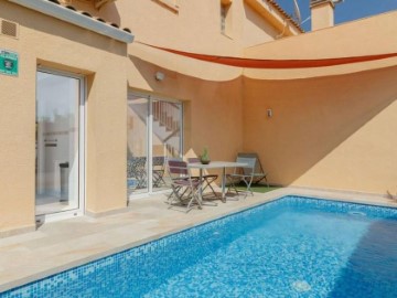 House 4 Bedrooms in Sant Pere Pescador