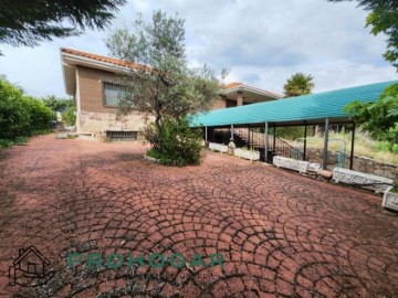 House 5 Bedrooms in Los Pajares