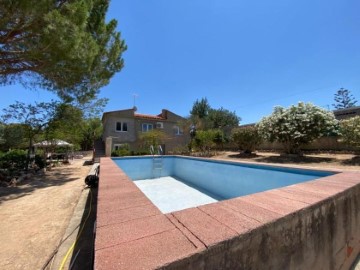 House 4 Bedrooms in Vilamarxant