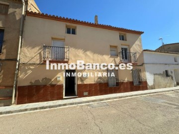 House 4 Bedrooms in Los Duques