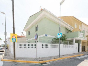 House 5 Bedrooms in Beniflá