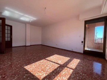 Apartment 4 Bedrooms in Avenida de la Paz