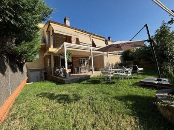 Casa o chalet 4 Habitaciones en Los Cigarrales-La Bastida