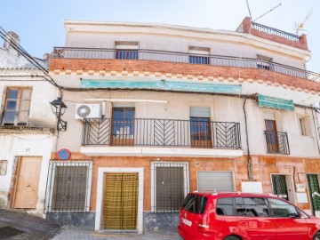 Edificio en Cogollos de la Vega