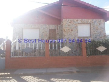 House 3 Bedrooms in Castroponce
