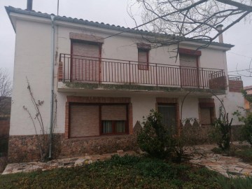 House 6 Bedrooms in Dévanos