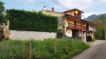 House 3 Bedrooms in Villasuso (Anievas)