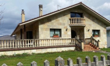 House  in Bakaiku
