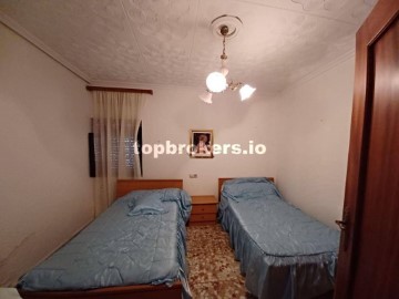 House 3 Bedrooms in El Picazo
