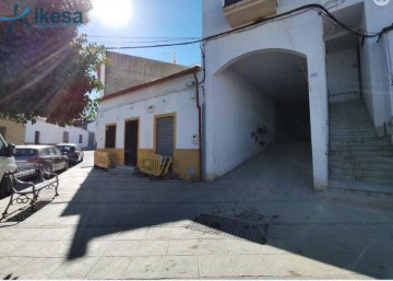 Edificio en Paterna del Campo