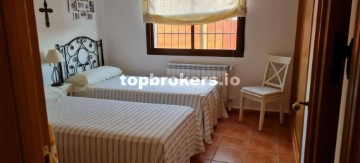 House 4 Bedrooms in Tribaldos