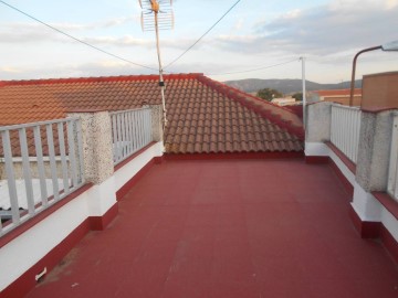 House 3 Bedrooms in Ctra de Córdoba - Libertad