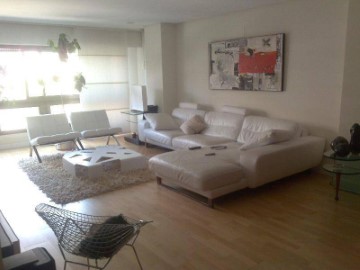 Apartment 4 Bedrooms in Burgos Centro