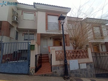 House 3 Bedrooms in La Guapa