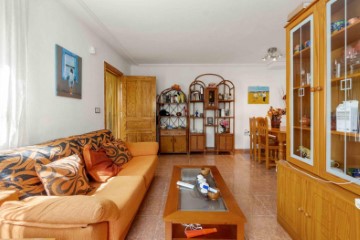 House 3 Bedrooms in Dobro