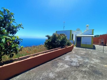House 2 Bedrooms in Barlovento