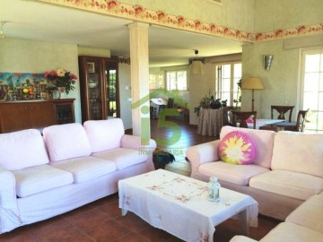 House 3 Bedrooms in Fontanos de Torío