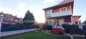 Casa o chalet 5 Habitaciones en Onzonilla