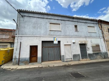 House 4 Bedrooms in Corrales