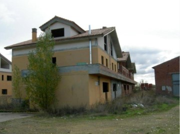 Edificio en Villadesoto