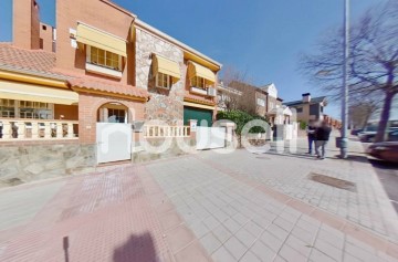 Casa o chalet 5 Habitaciones en Las Conejeras - Esparragal