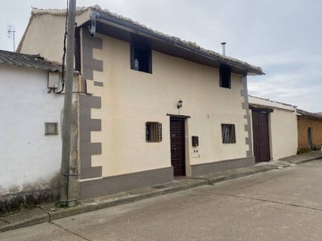 House 4 Bedrooms in Sotobañado y Priorato
