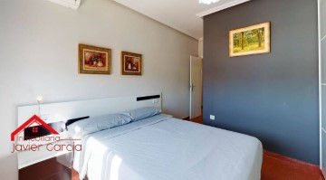 Apartment 4 Bedrooms in Villafranca de los Barros