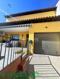 House 3 Bedrooms in Guadamur