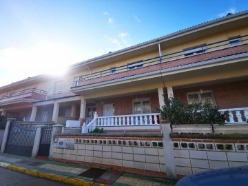 House 4 Bedrooms in Baños de Cerrato
