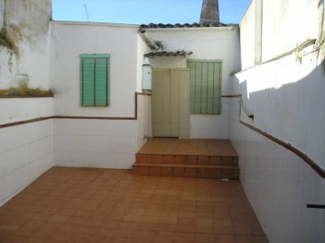 House 4 Bedrooms in Valencia del Ventoso
