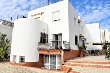 House 5 Bedrooms in Zona el Palmeral