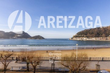 Apartment 5 Bedrooms in Centro-Miraconcha
