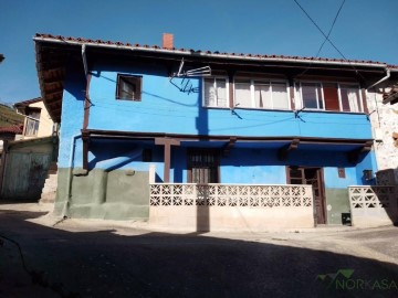 House 2 Bedrooms in Bárzana