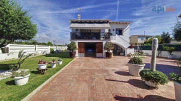 House 3 Bedrooms in Port-Roma