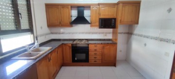 House 4 Bedrooms in Nosa