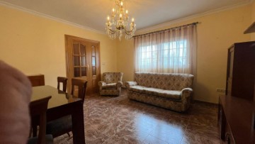 House 4 Bedrooms in Marines Viejo