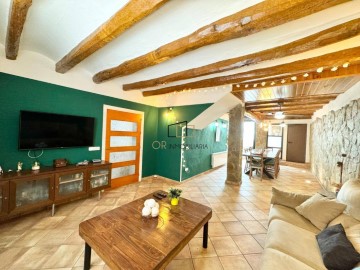 House 5 Bedrooms in Les Cabanyes