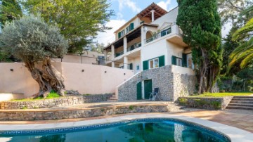 House 4 Bedrooms in Ses Coves