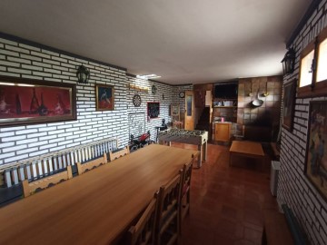 House 5 Bedrooms in La Muela