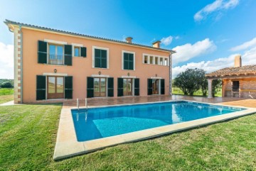 House 6 Bedrooms in Cala Llombards