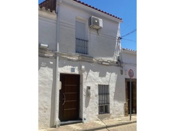 House 4 Bedrooms in Almendral