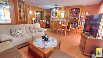 House 3 Bedrooms in Bº Alovera