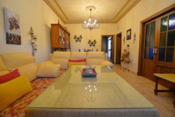 House 4 Bedrooms in Olivares