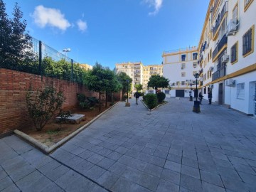 Apartment 4 Bedrooms in Sevilla Centro