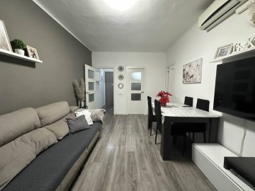 Apartment 4 Bedrooms in La Creu de Barberà - Avinguda - Eixample